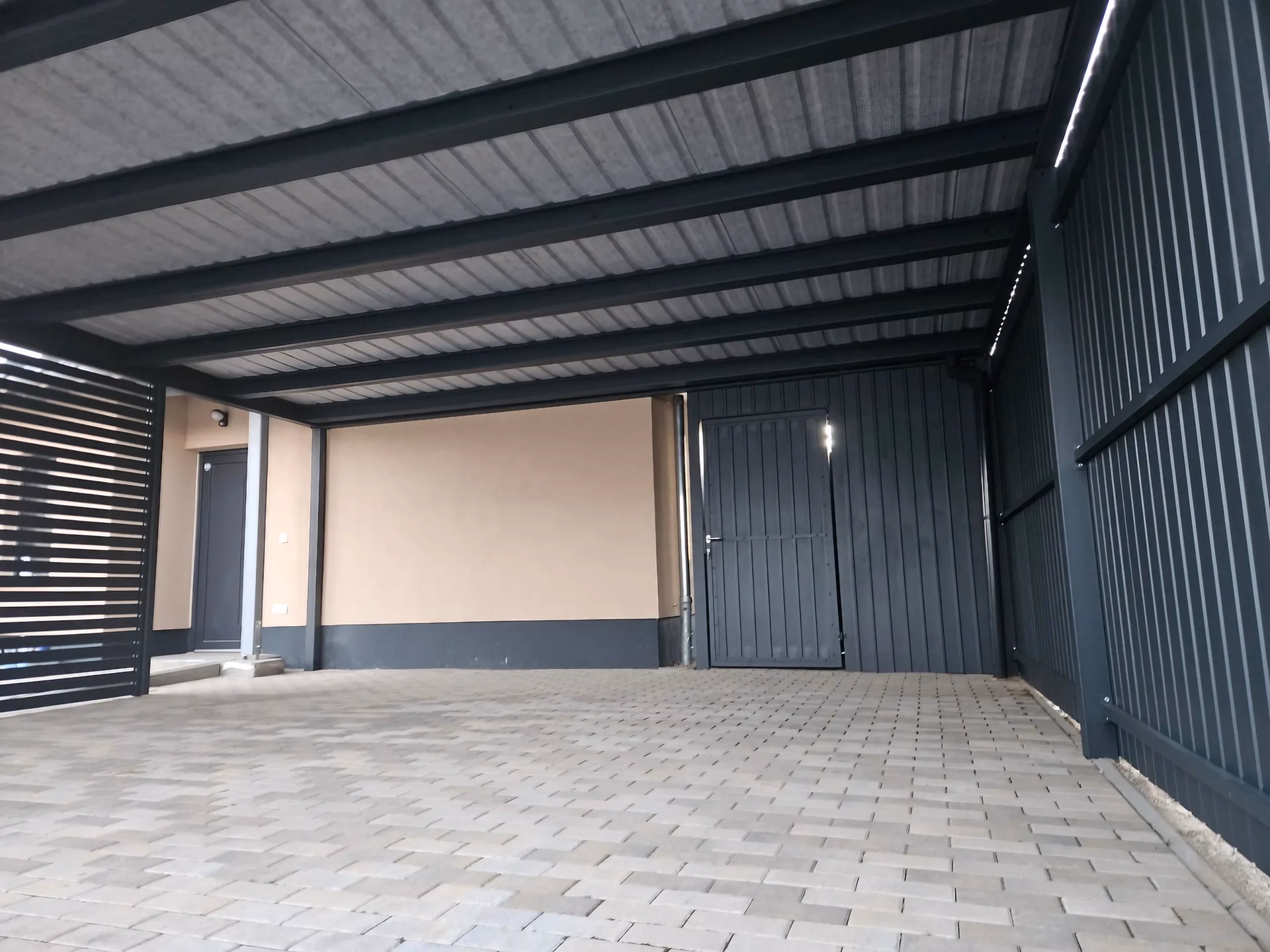 Stahlcarport · Trapezblech · Abstellraum · Innen · Anthrazit